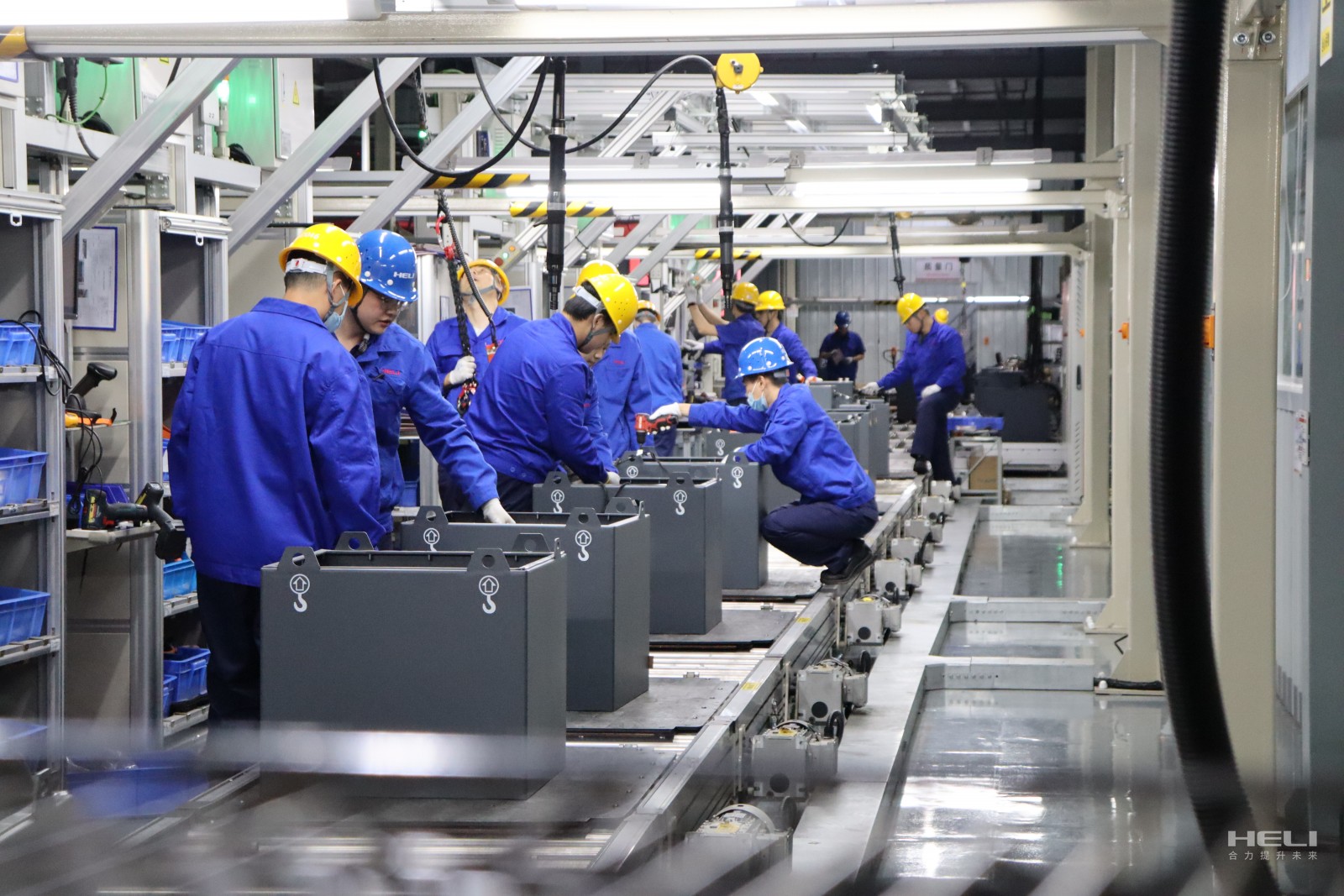 緊張有序的生產線.jpg