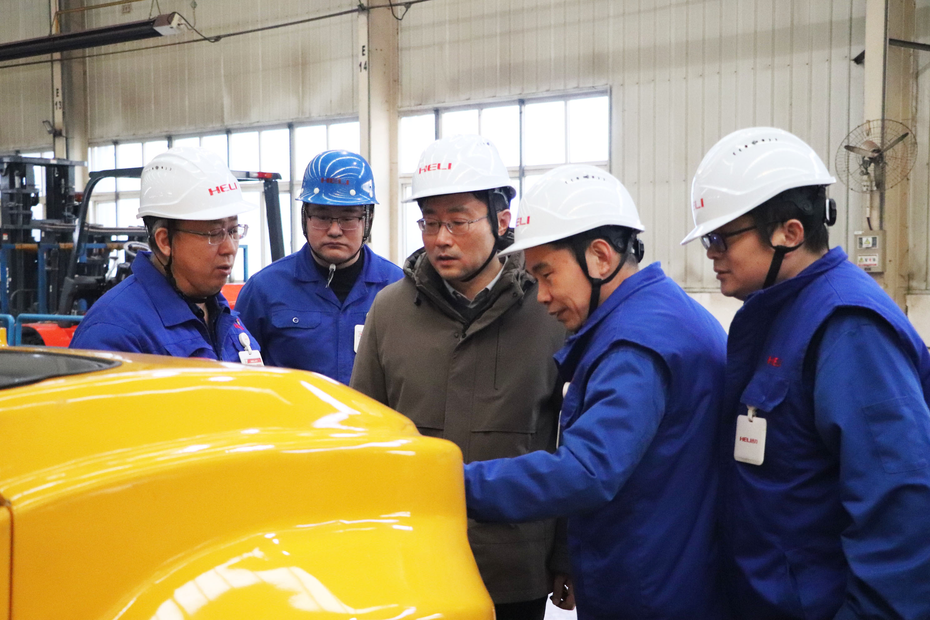 周齊齊一行深入盤錦合力生產現場指導調研 拷貝.jpg