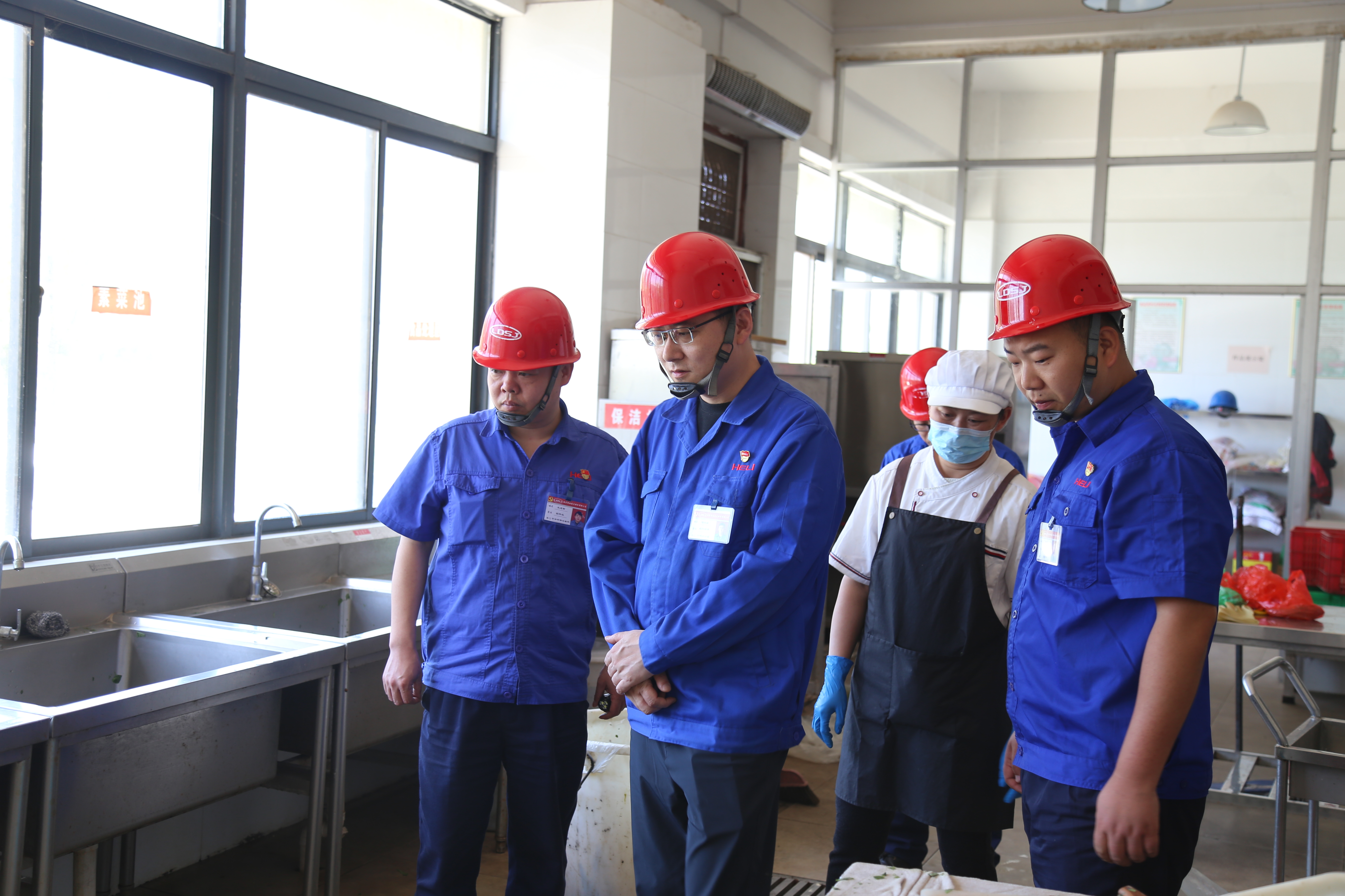 公司副總經理檀友苗帶隊檢查安全.JPG